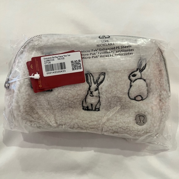 LULULEMON NEW YEAR EVERYWHERE BELT
BAG 1L *FLEECE - Picture 5 of 6